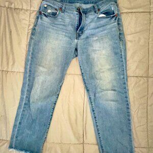 GAP Girlfriend Mid Rise Crop Jeans Raw Hem Size 29 / 8 Short